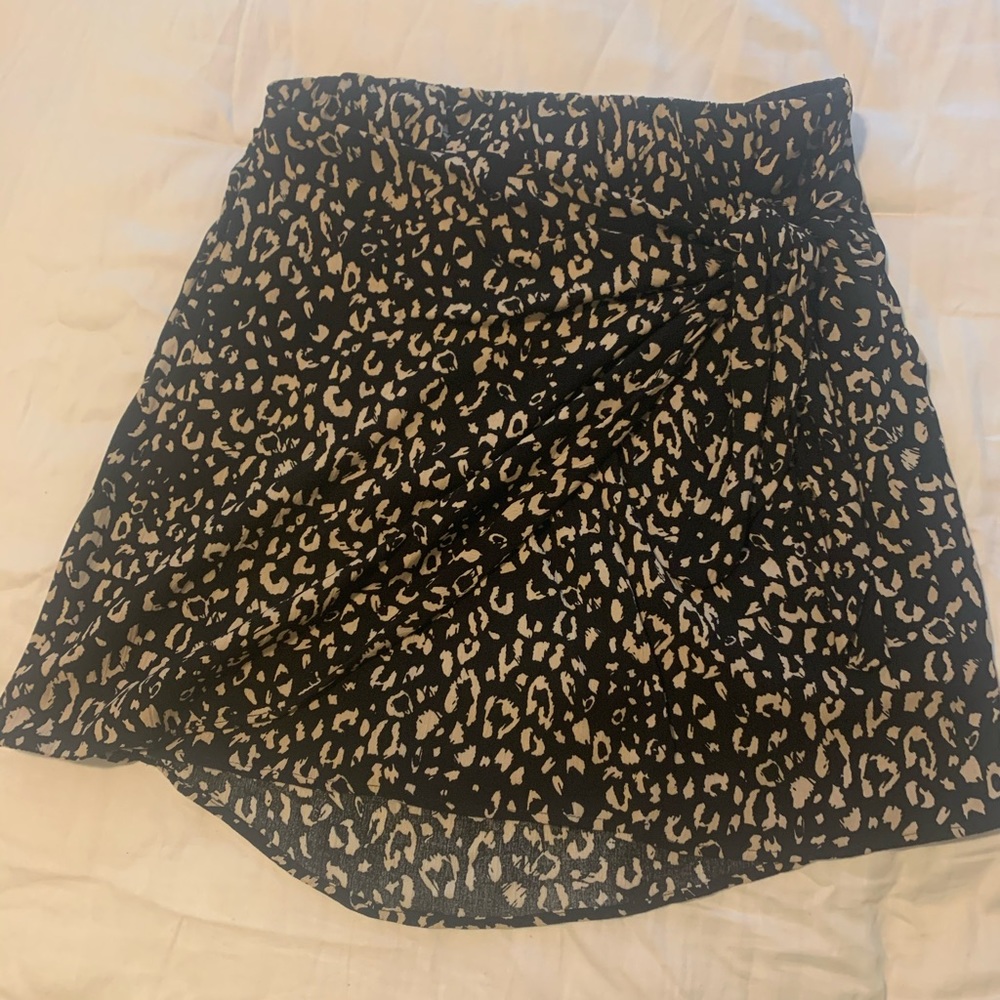Lulus black and cream wrap skirt